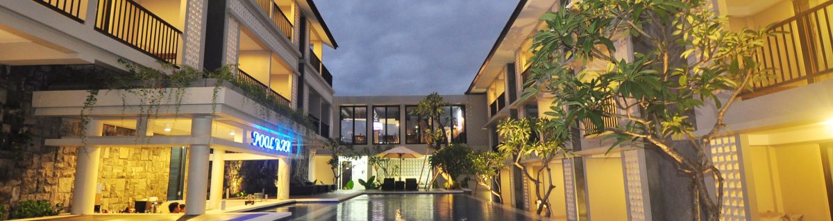Facilities - Front pool at dawn 2