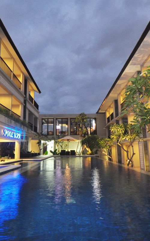 Facilities - Front pool at dawn 2